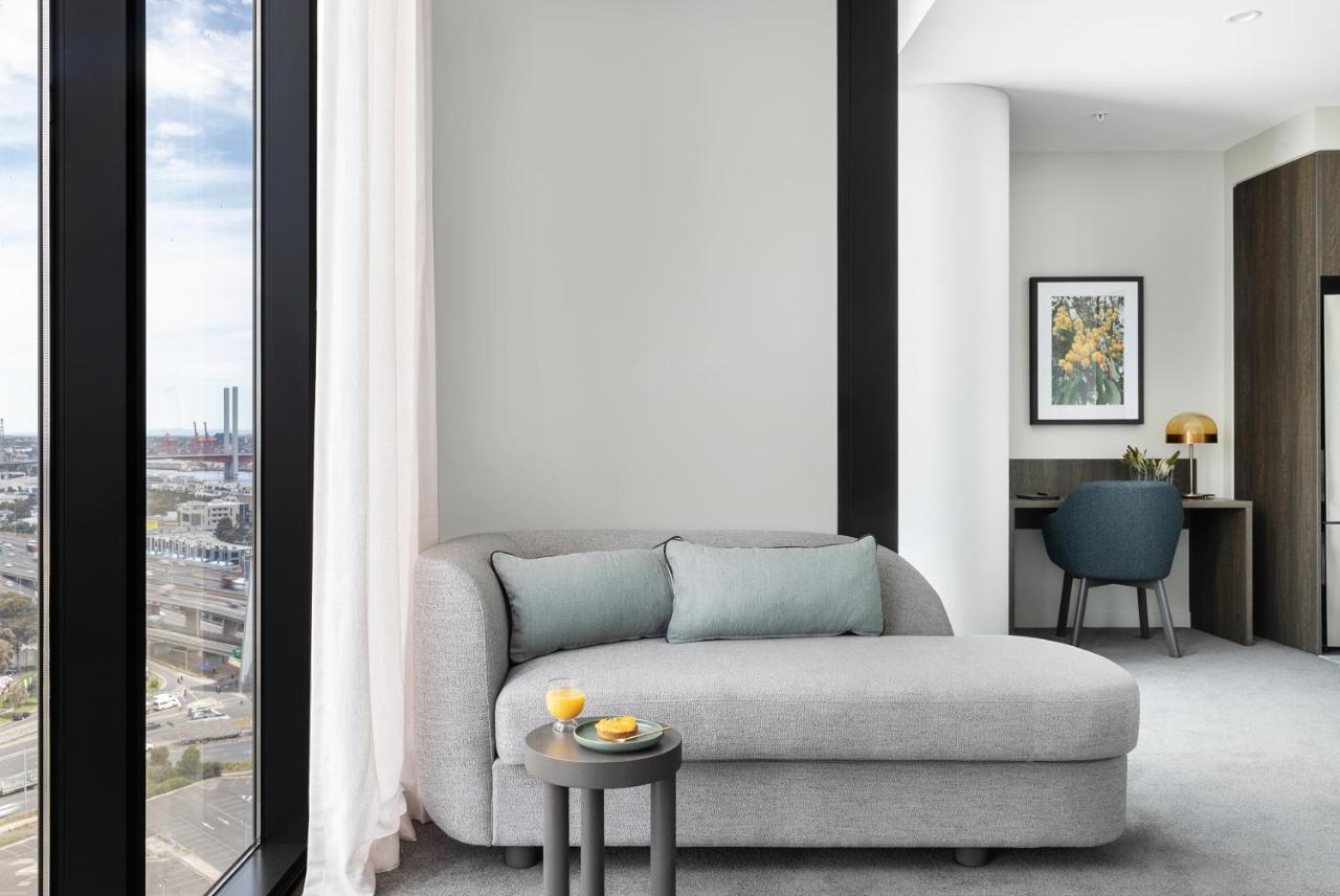 Aparthotel Oakwood Premier Ville de Melbourne Extérieur photo A living room at the West End