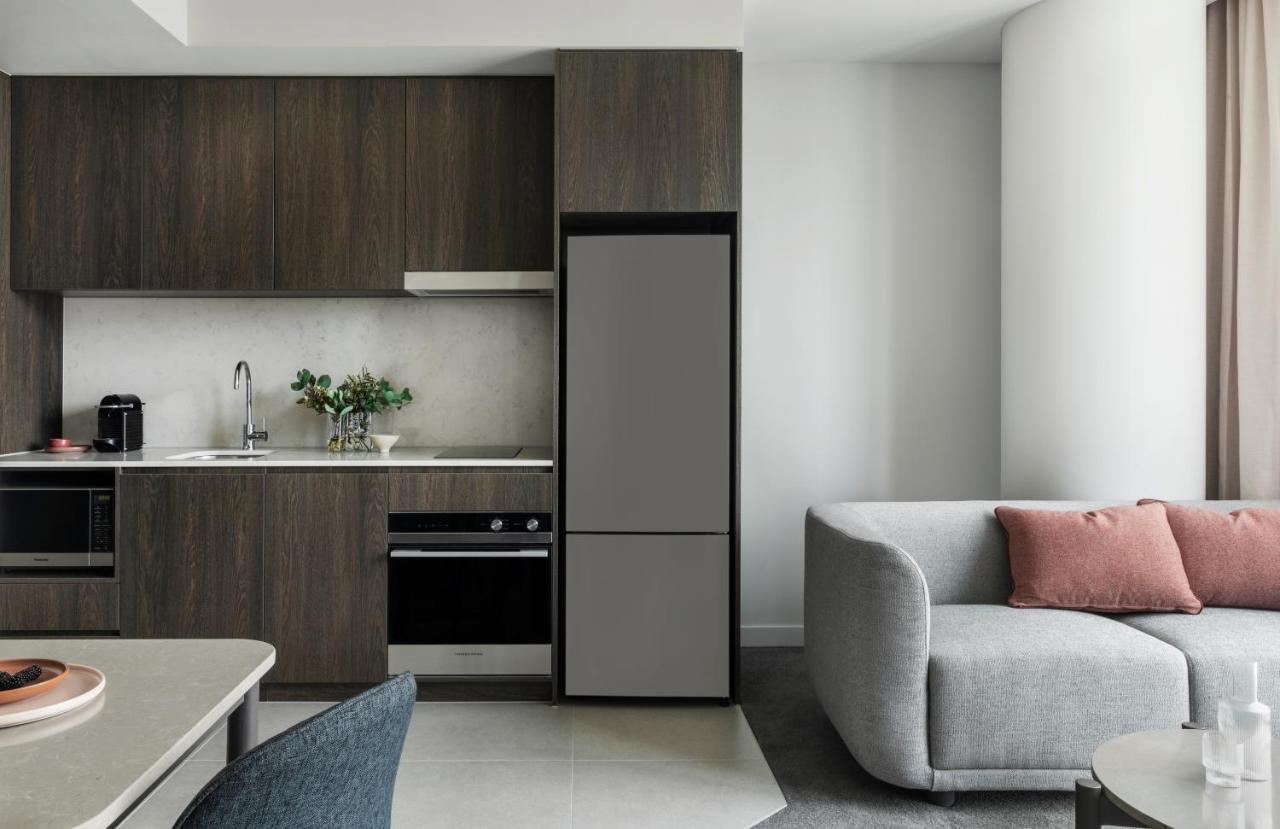 Aparthotel Oakwood Premier Ville de Melbourne Extérieur photo A bottom freezer refrigerator