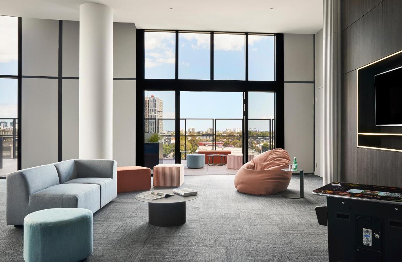 Aparthotel Oakwood Premier Ville de Melbourne Extérieur photo The common room at the new residence hall